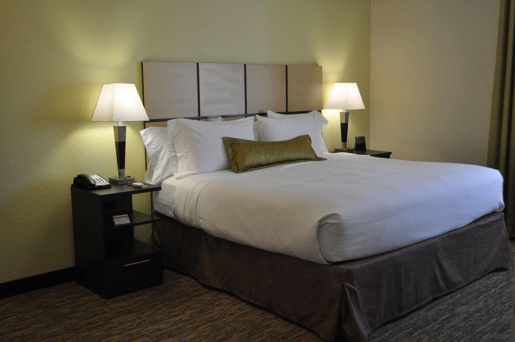 Candlewood Suites Bay City By Ihg Exterior foto